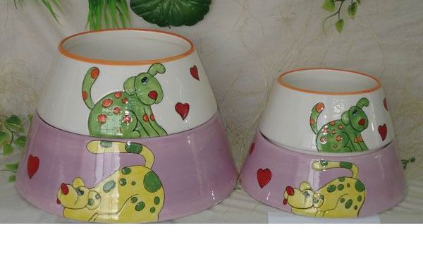 Haustier-Futter-Topf / pet food container
