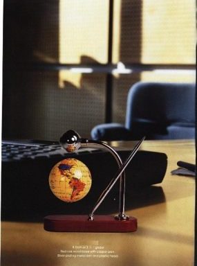 Schwebende Erdkugel / Floating Globe